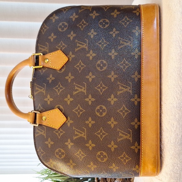 Louis Vuitton Handbags - EUC Louis Vuitton Monogram Alma PM M5315 Handbag